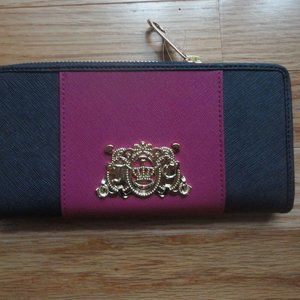 .NWT Juicy Couture Authentic Navy/Pink Zip Around Wallet. Leather.Gold Logo